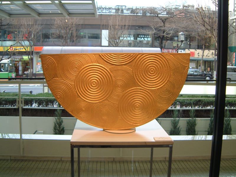 七十二候の金彩刻碗と空間―金彩の器・本郷英行Hongo Hideyuki